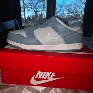 BRAND NEW- Nike Kids Dunk Low